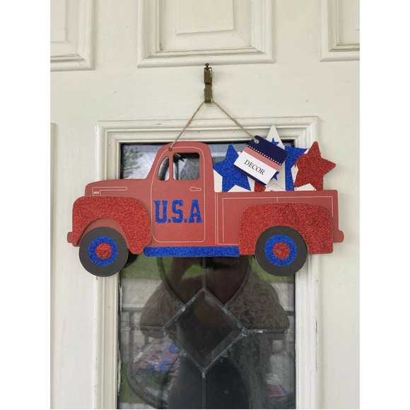 Red Country Farmhouse Truck USA Flag Stars Patriotic Door Sign Wall Wreath - Picture 1 of 3